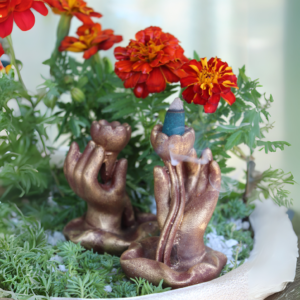 Incense Flow Statue with Lotus in Hand (Free Cones)